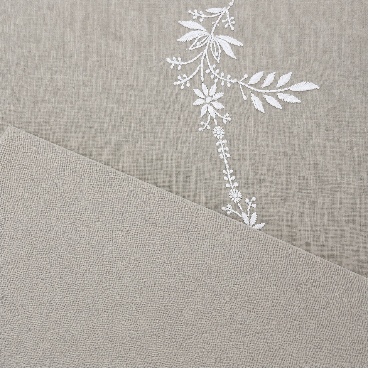 Bel Bahar Table Runner
